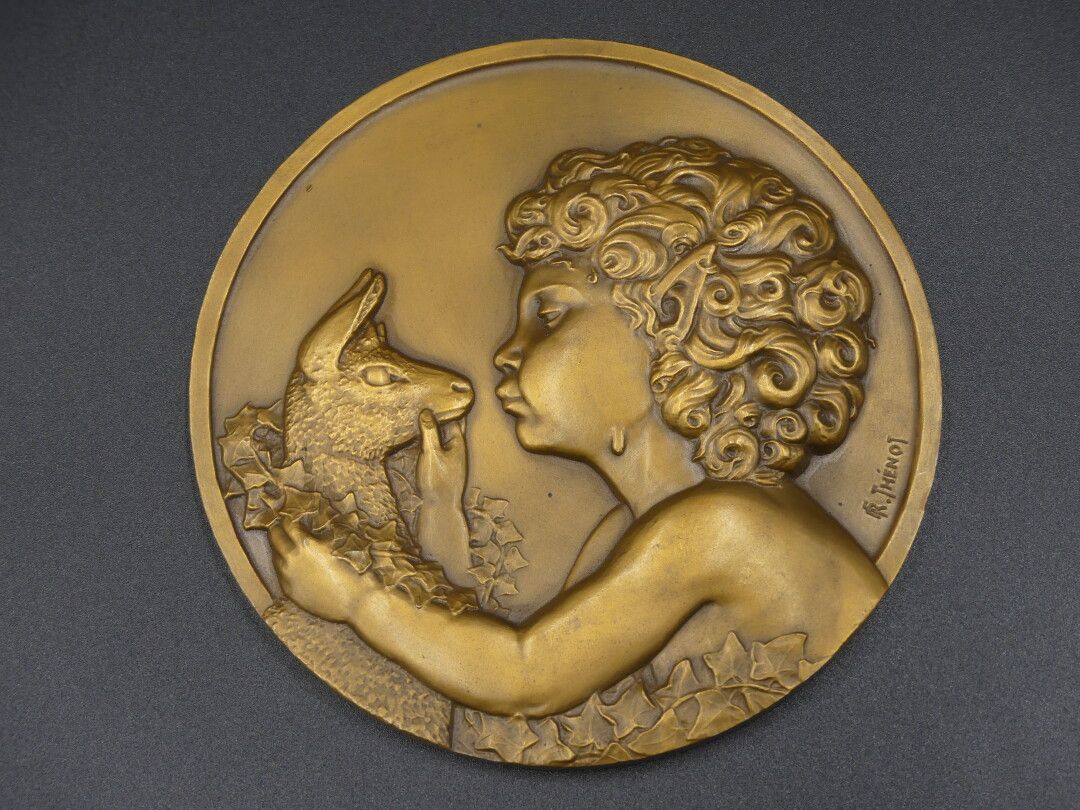 FR. THENOT, importante médaille en bronze. FR. THENOT, Le faune à l'antilope, im&hellip;