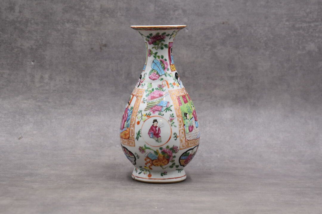 Null Vaso in porcellana CANTON. Trucioli parziali. Dimensioni: 22 x 11 cm