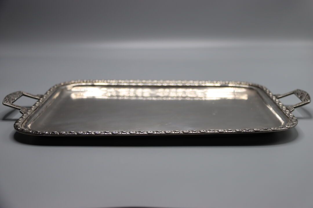 Null ARGENERIE. Tablett aus Silber im Art Déco-Stil. Nettogewicht: 766 Gramm