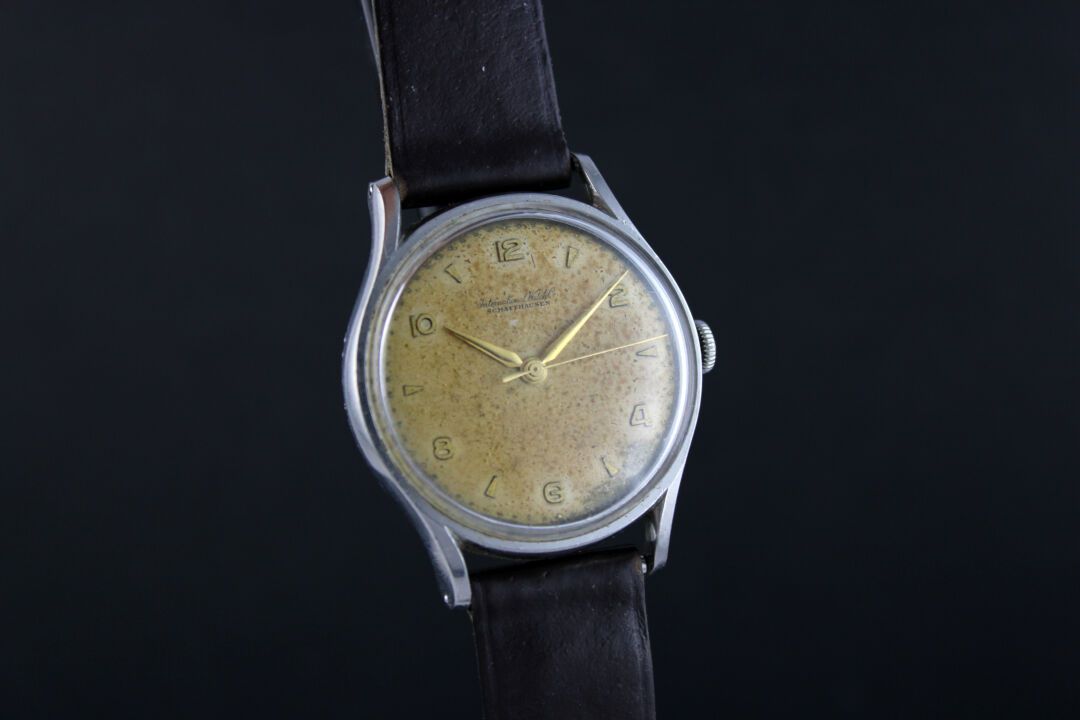 Null International Watch & Co Schaffhausen
Armbanduhr aus Stahl. Rundes Gehäuse.&hellip;