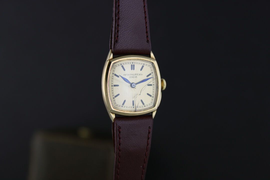 Null PATEK PHILIPPE & Cie
Montre bracelet de dame en or jaune 18k. Boitier couss&hellip;