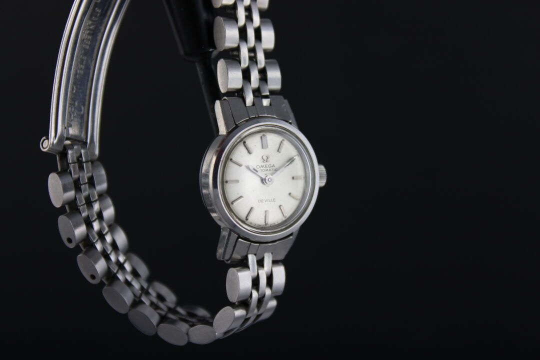 Null OMEGA De Ville ref.555.003
Ladies' watch in steel. Round case. Screwed back&hellip;