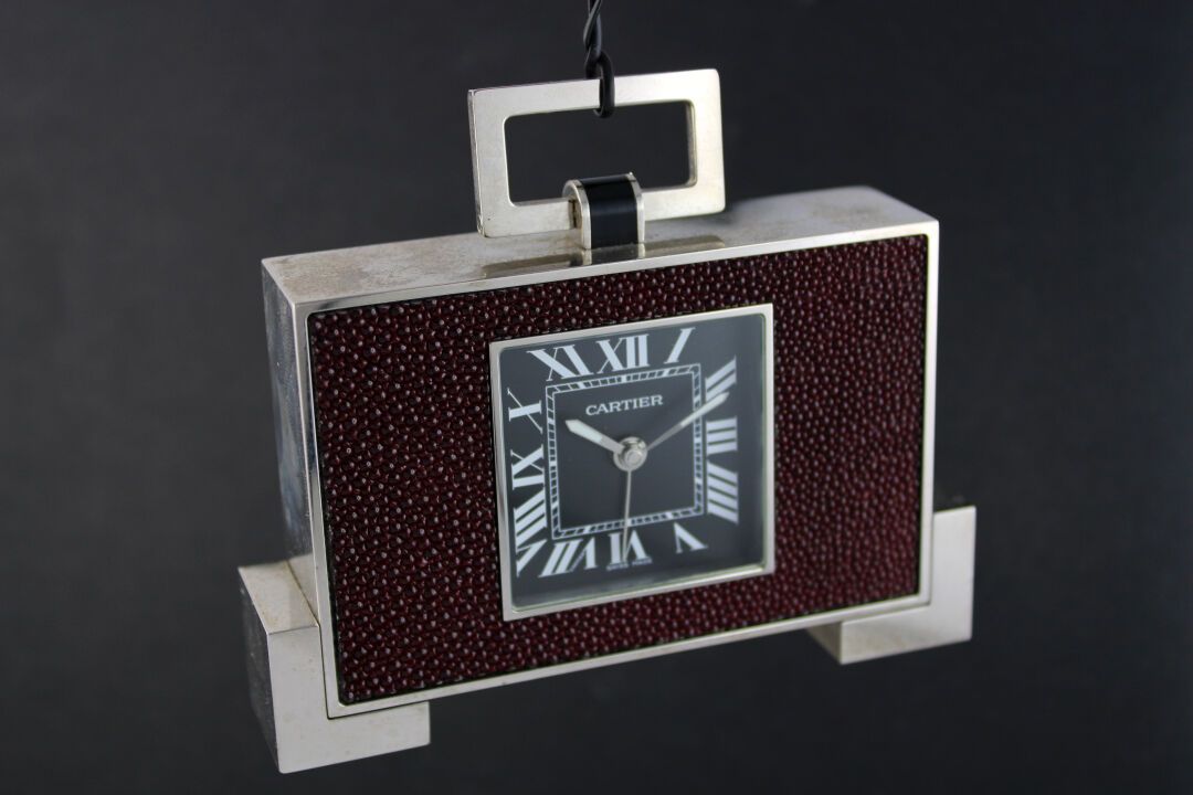 Null CARTIER ref.2749
Alarm clock in the art deco style. Rectangular case sheath&hellip;