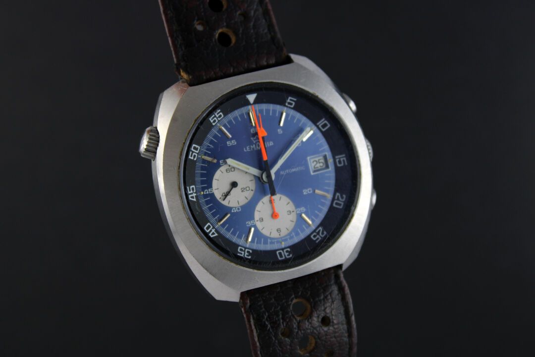 Null LEMANIA réf.9802
Montre bracelet chronographe en acier. Boitier ovale. Fond&hellip;