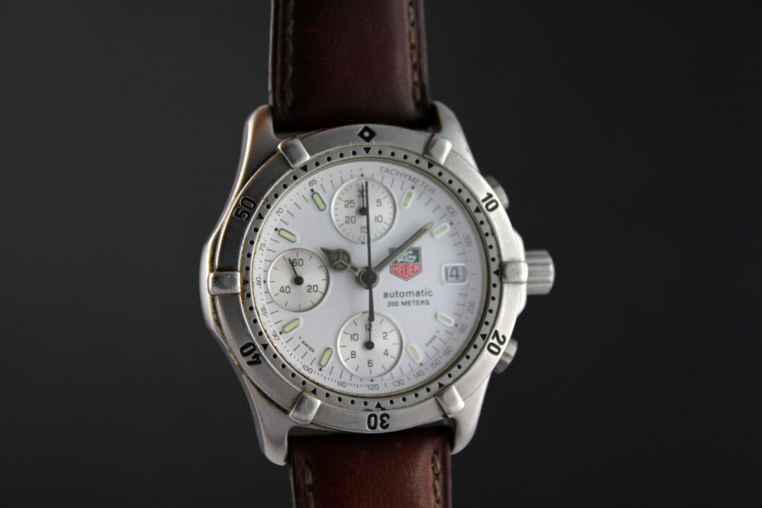Null TAG Heuer réf.CE21117
Montre chronographe bracelet en acier. Boitier rond a&hellip;