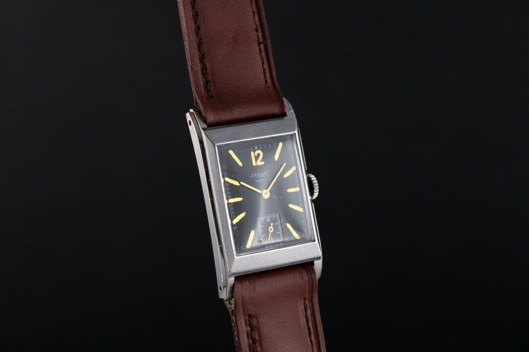 Null Jaeger Waterproof.
Steel bracelet watch. Rectangular case patented for its &hellip;