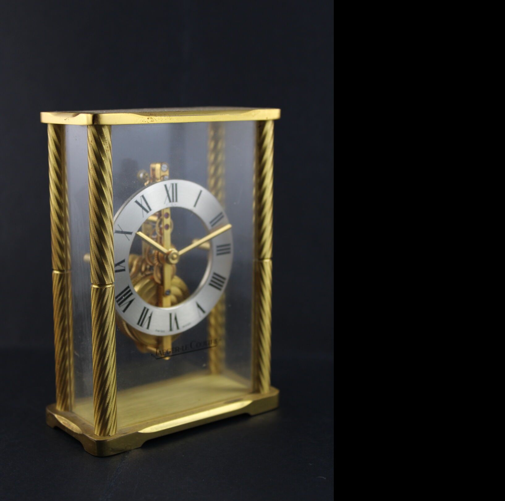 Null JAEGER LECOULTRE 
Small desk clock in brass and columns.
Internal flange fo&hellip;
