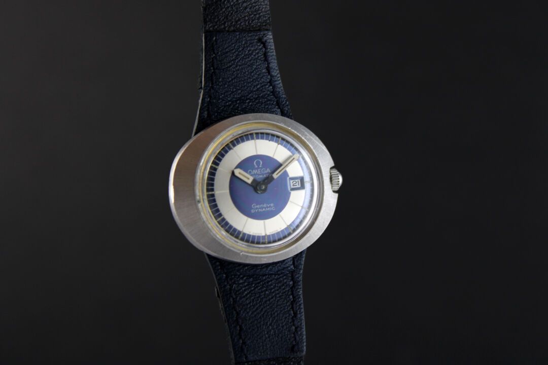 Null OMEGA Genève Dynamic
Ladies' wristwatch in steel. One-piece round case. Scr&hellip;