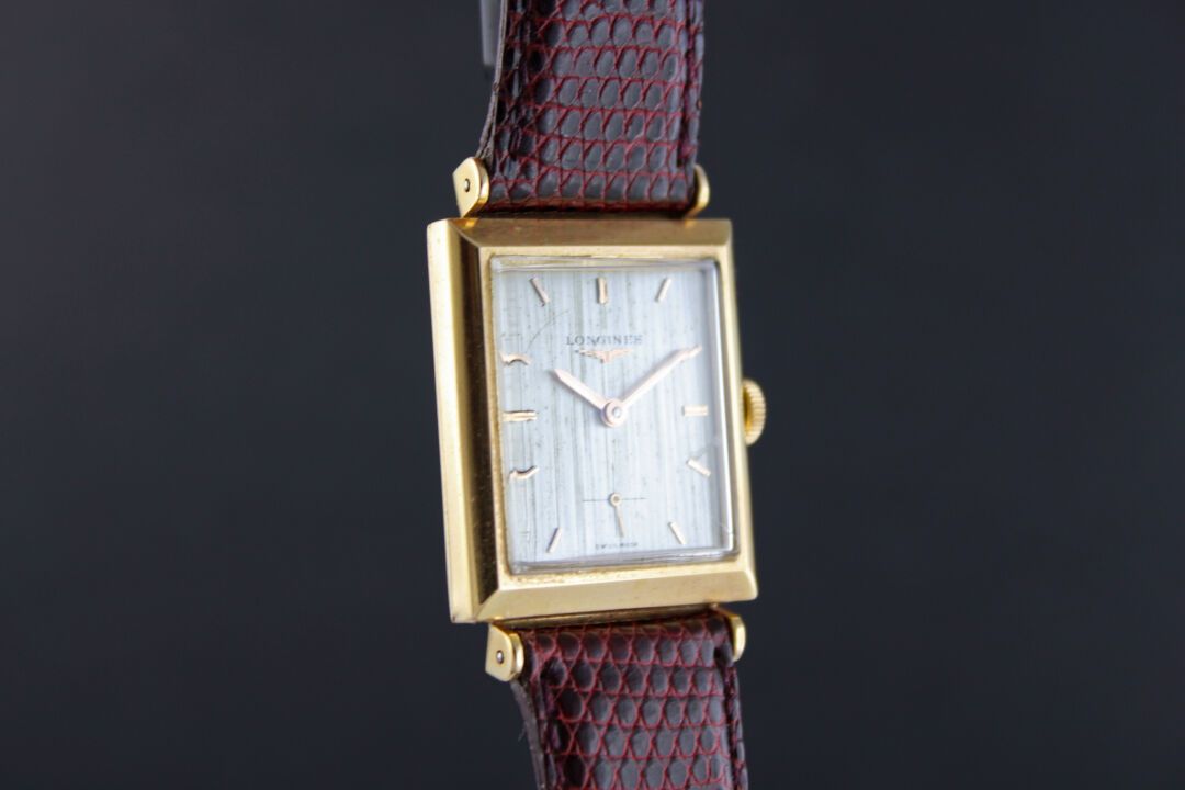 Null LONGINES Ref.6985 9
Armbanduhr aus 18k Gelbgold. Rechteckiges Gehäuse. Bode&hellip;
