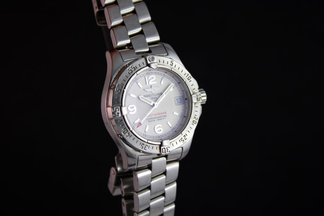 Null Breitling Colt océane ref.A77380
Ladies' wristwatch in steel. Round diving &hellip;