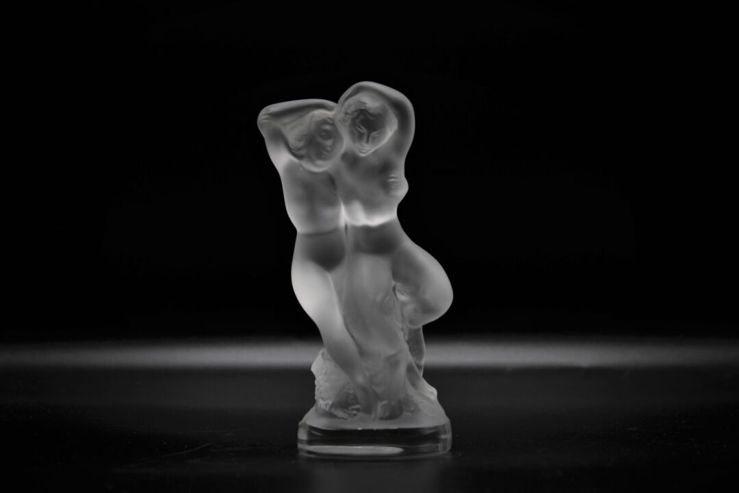 Null LALIQUE France. Woman and satyr embraced, subject in frosted crystal, signe&hellip;
