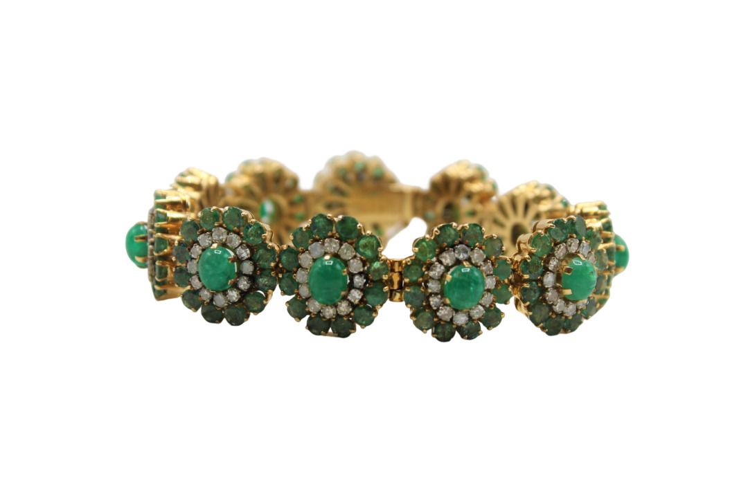 Null Yellow gold bracelet 750/°° emeralds and diamonds. 11 emeralds cabochon 5.5&hellip;