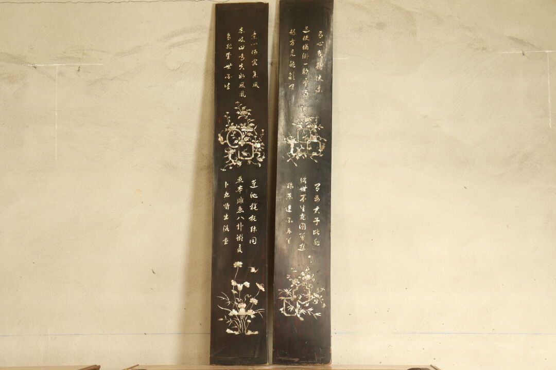 TONKIN, début XXe siècle. 漆木和珍珠母镶嵌的两块板的重合。尺寸：177 x 26.3厘米



专家：德拉朗德内阁-尹清华