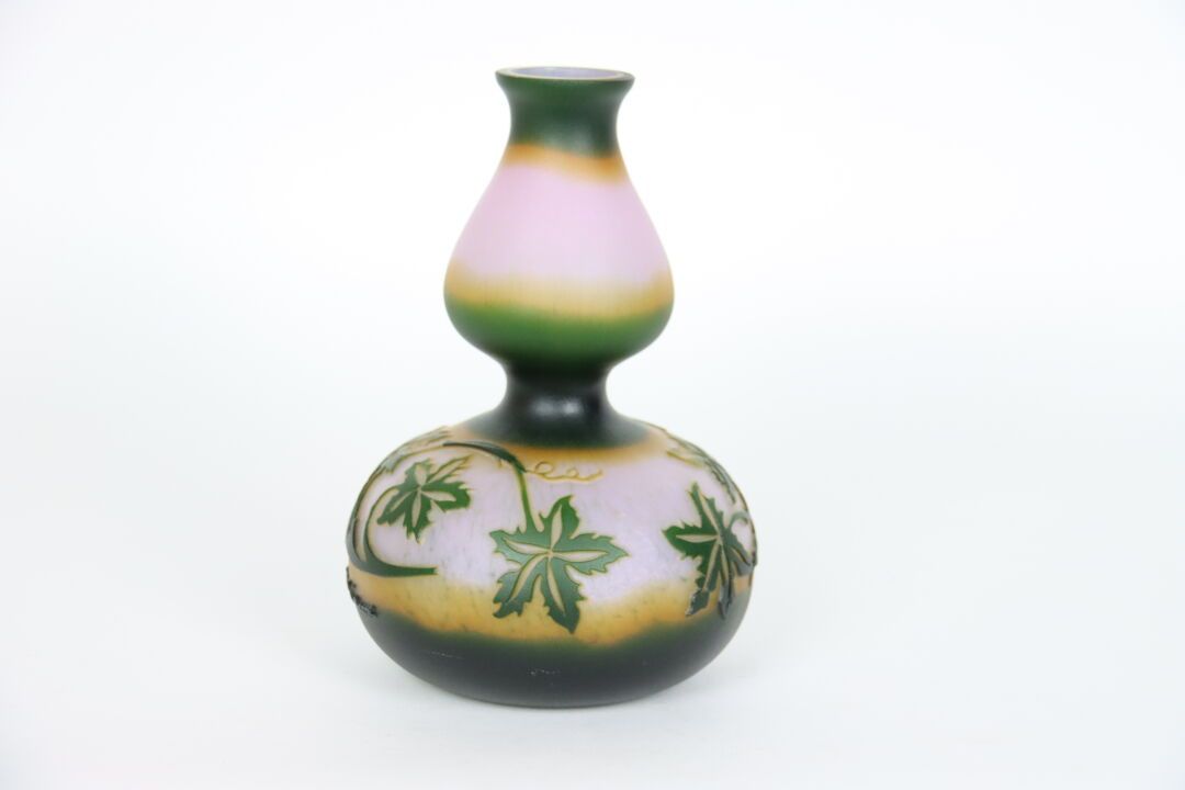 Null Vase gourde en verre émaillé multicouches dégagé à l'acide, époque Art Nouv&hellip;