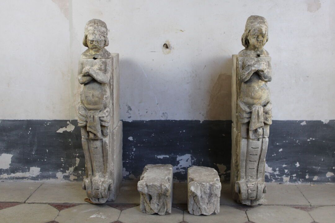 Paire de jambages en pierre calcaire Coppia di stipiti in pietra calcarea del XV&hellip;