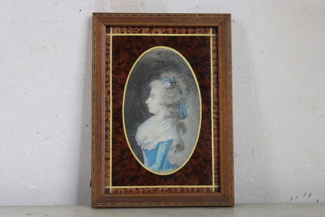 Joseph VALLIÈRE (XVIIIe siècle) 约瑟夫-瓦利埃（18世纪），Caubert伯爵夫人的肖像，石墨、粉彩和白粉笔高光，12.5 x &hellip;