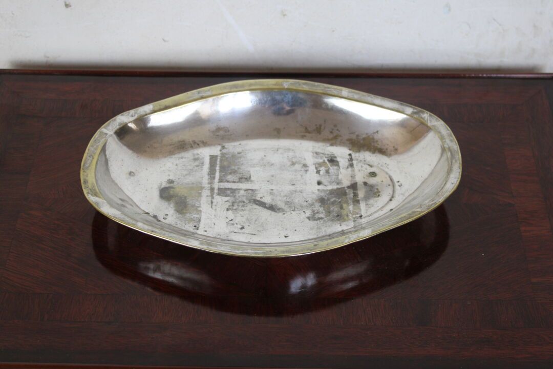Jatte, XVIIIe siècle 镀银碗，18世纪。高3.5宽32深21.5厘米