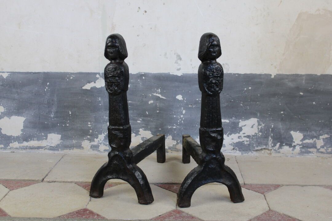Importante paire de landiers Important pair of cast iron landers, 16th century, &hellip;