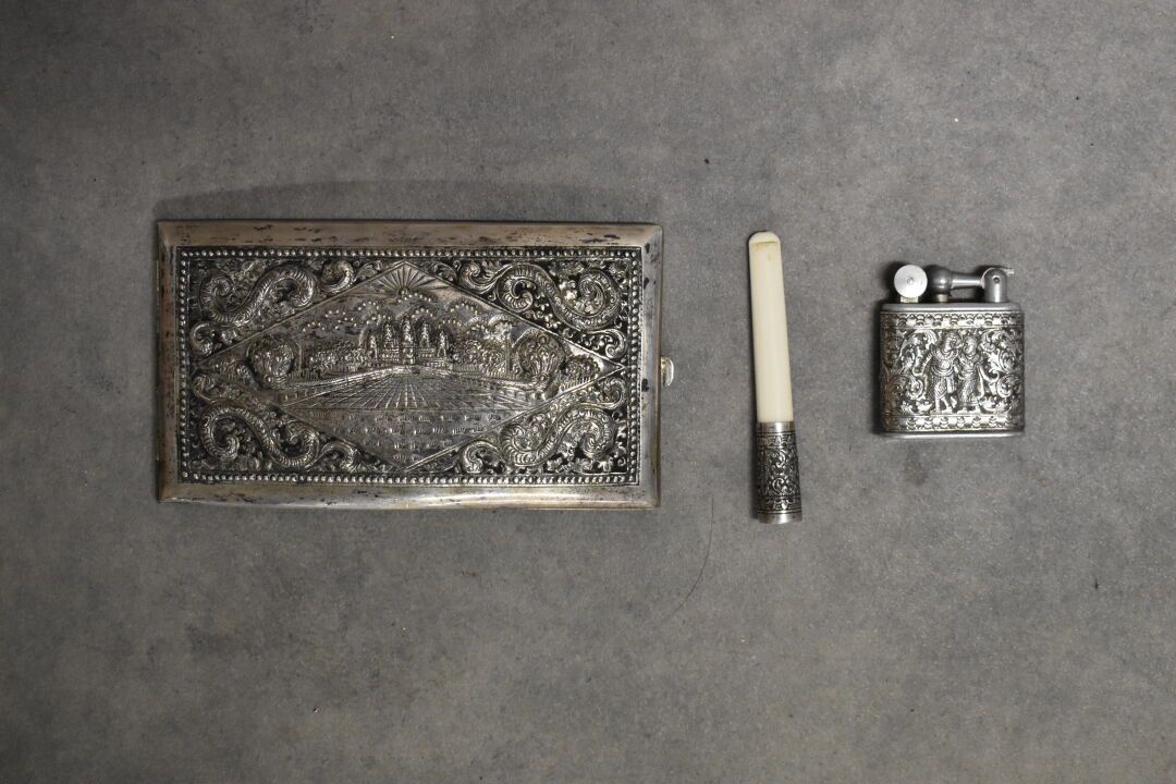 Set di sigarette in argento comprendente un portasigaret…