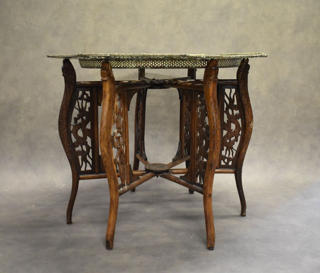 Null ORIENT. Low table in gilded brass with openwork decoration, carved wooden f&hellip;