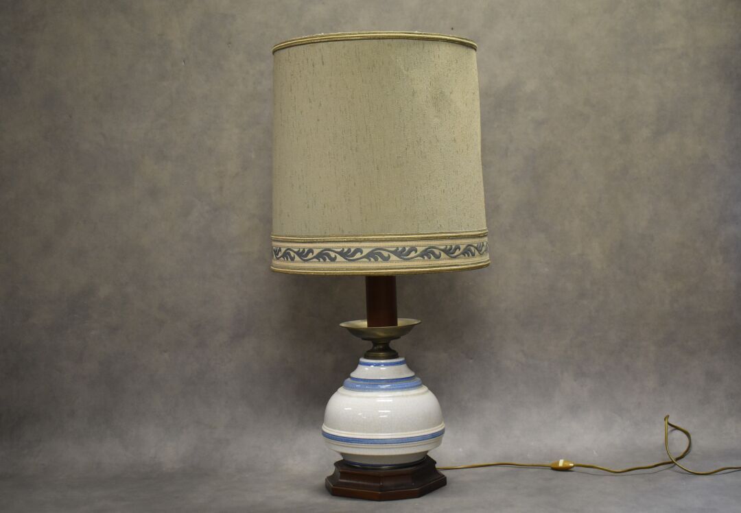 Null Lampe en céramique craquelée bleue et blanche. Hauteur sans l'abat-jour : 4&hellip;