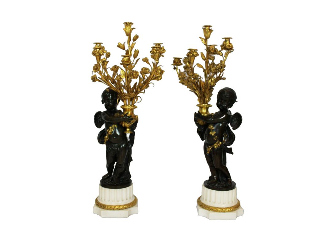 Paire de candélabres Importante paire de candélabres en bronze doré et à patine &hellip;