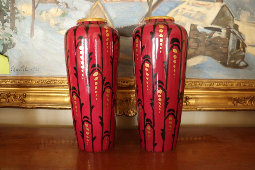 Null LIMOGES Frankreich. Paar Vasen aus mehrfarbigem Porzellan, auf der Untersei&hellip;