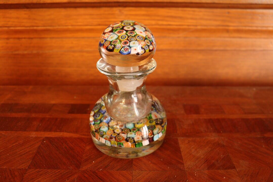 Null Jarra de azufre en vidrio con decoración de inclusión. 

Altura : 14 cm