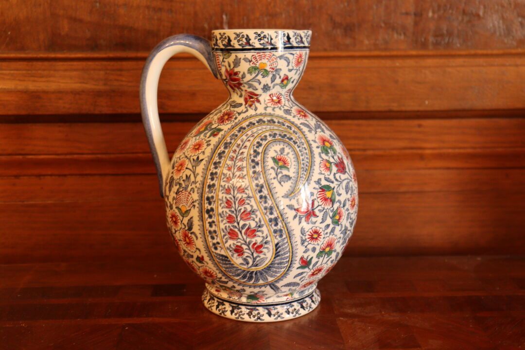 Null GIEN. Earthenware pitcher with cashmere decoration. Height : 24.5 cm