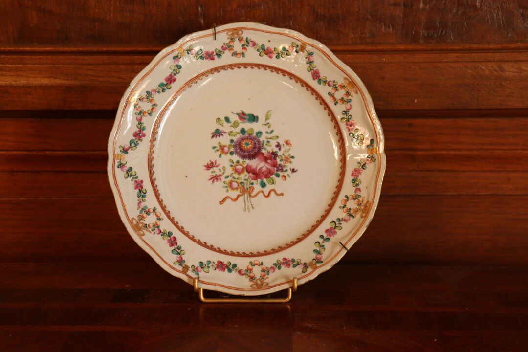 Null Company of the Indies. Porcelain plate with polychrome decoration. 18th cen&hellip;