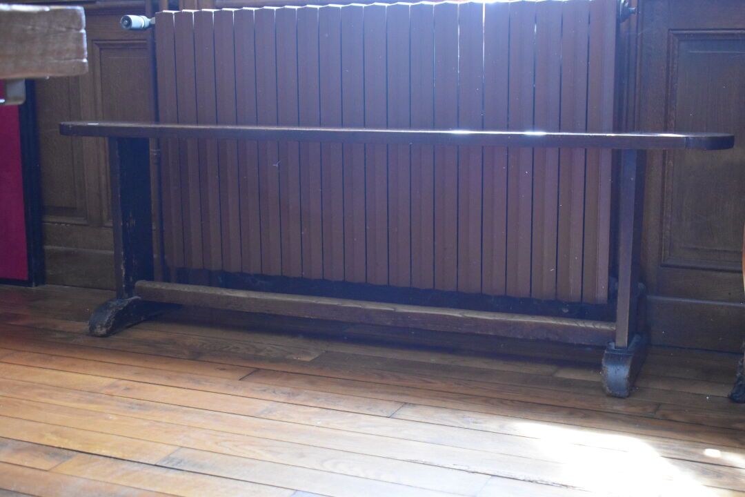 Null Sitzbank aus natürlichem Holz. Maße: 52 x 166 x 17 cm