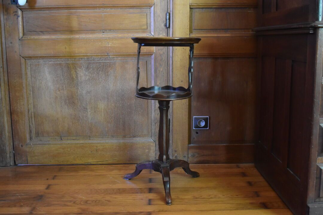Null Tripod pedestal made of wood stained in imitation of mahogany. Height : 81c&hellip;