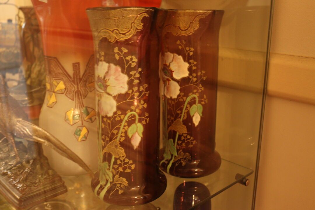Null LEGRAS (attribuito a). Coppia di vasi in vetro smaltato con fiori. Altezza:&hellip;