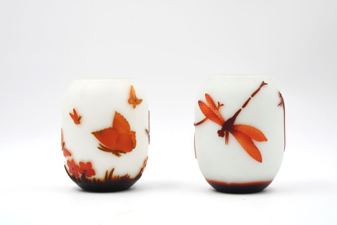 GALLE (im Geschmack von) Ein Paar Vasen aus mehrschichtigem Glas mit einem säure&hellip;