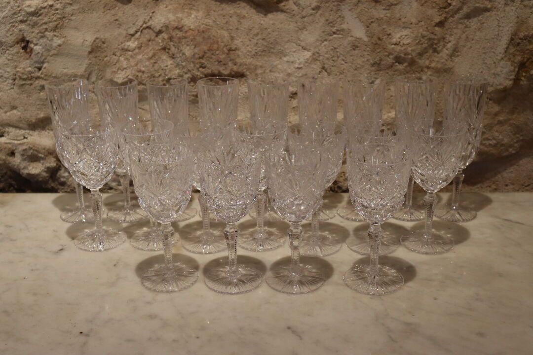 Null 圣路易（SAINT LOUIS），佛罗伦萨模式的水晶服务的一部分，包括11个酒杯和9个长笛。