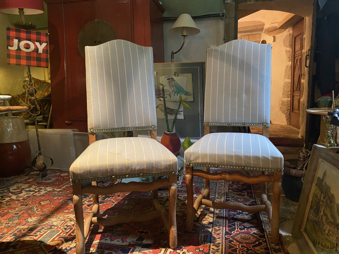 Null Ein Paar Stühle aus Naturholz im Stil Louis XIV mit Gendarmenhut-Rückenlehn&hellip;