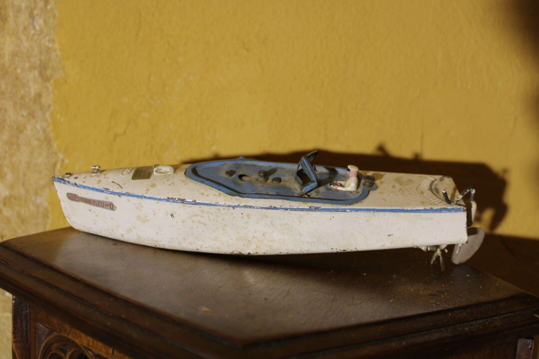 Null JEP, bateau à mécanisme en tôle laqué, première moitié du XXe siècle. Longu&hellip;