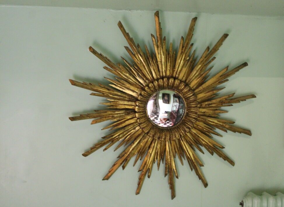 Null Espejo de bruja radiante en madera dorada estilo Luis XIV, siglo XX. Diámet&hellip;