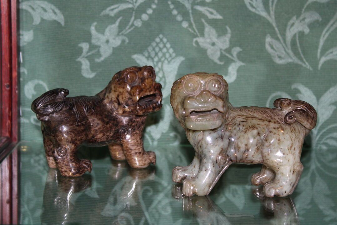 Null CHINE, paire de lions de Fô en grès émaillé à fond gris, XXe siècle. Hauteu&hellip;