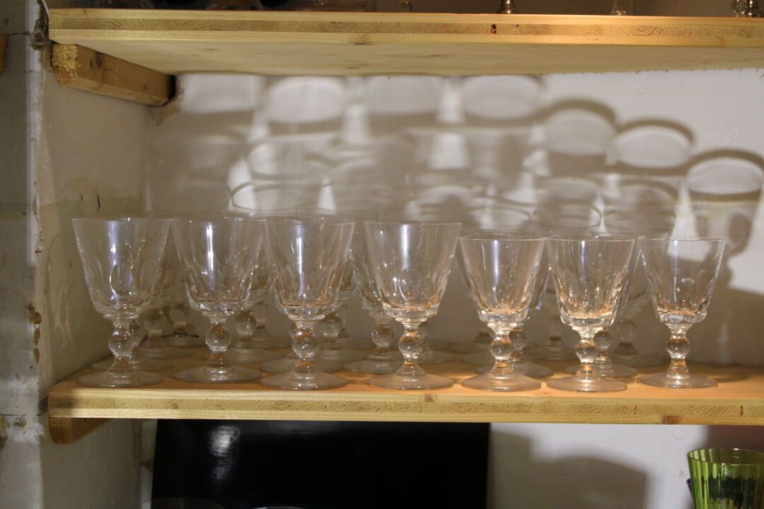 Null 圣路易斯水晶服务套装包括12只水杯和11只红酒杯。