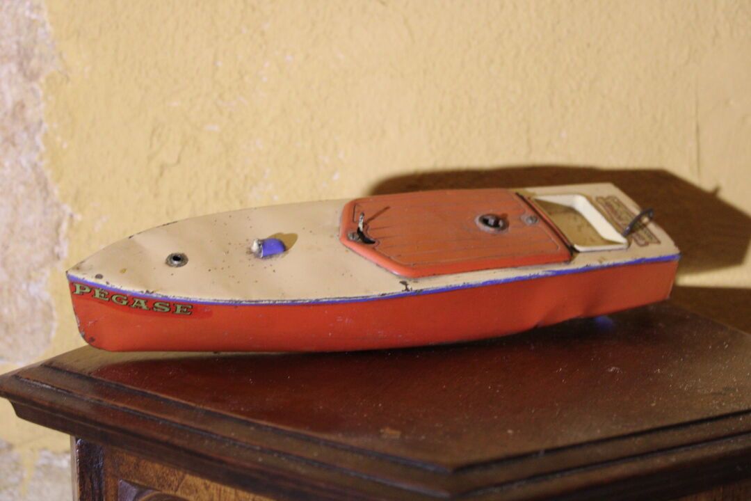 Null HORNBY制作的独木舟，金属板梅卡诺，20世纪上半叶。长32厘米。