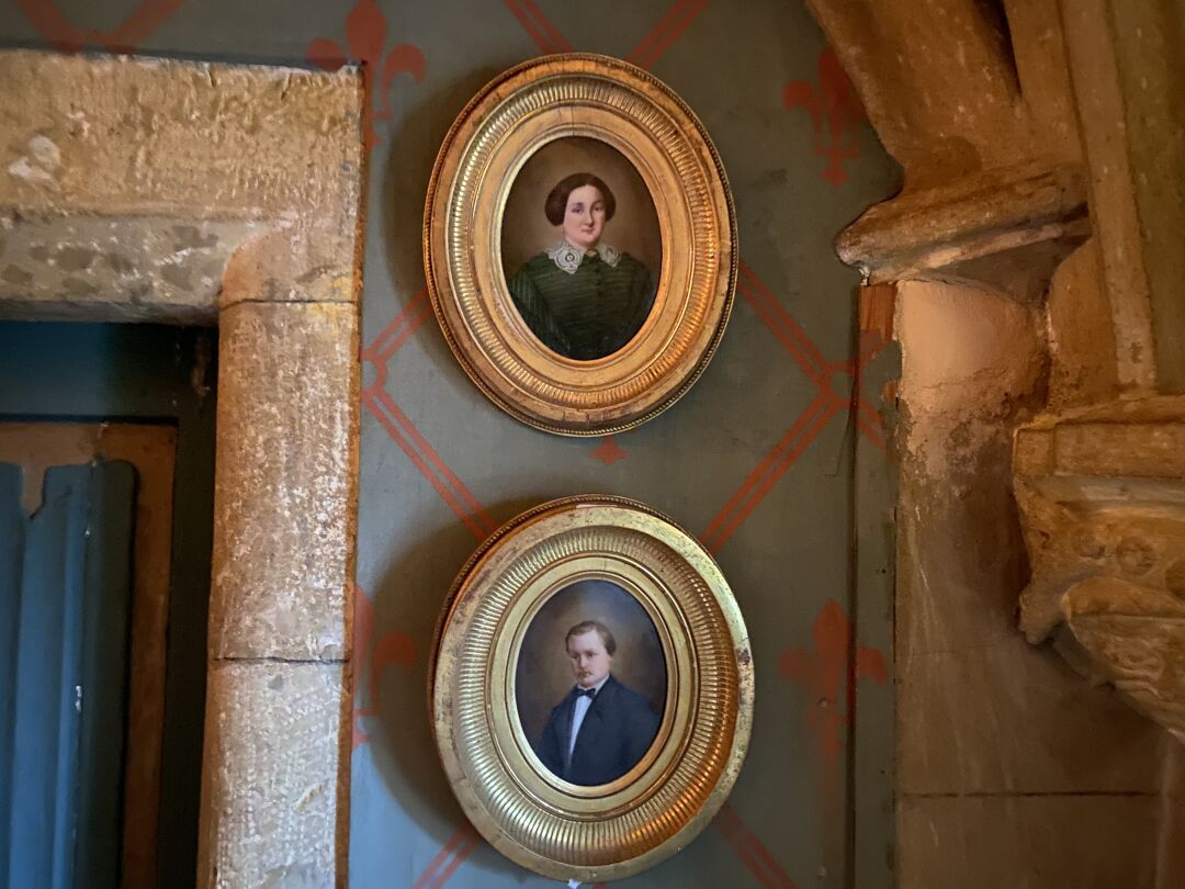 Null 19世纪的法国学校，瓷器上的三幅肖像画套件。尺寸：13 x 10厘米。