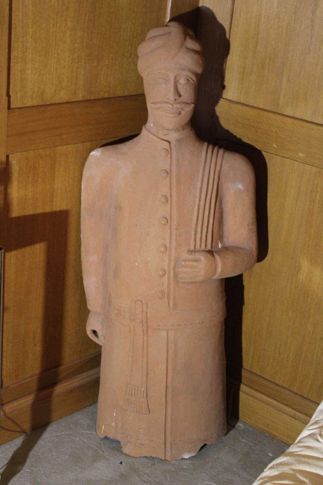 Null China Siglo XX, figura de terracota. Altura 125 cm