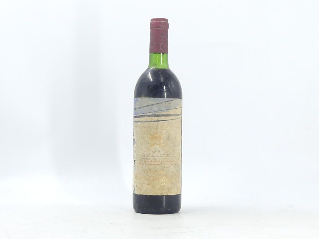 Null 1 Flasche PAUILLAC 1980 Château Mouton Rothschild.
Verblasstes und beschädi&hellip;