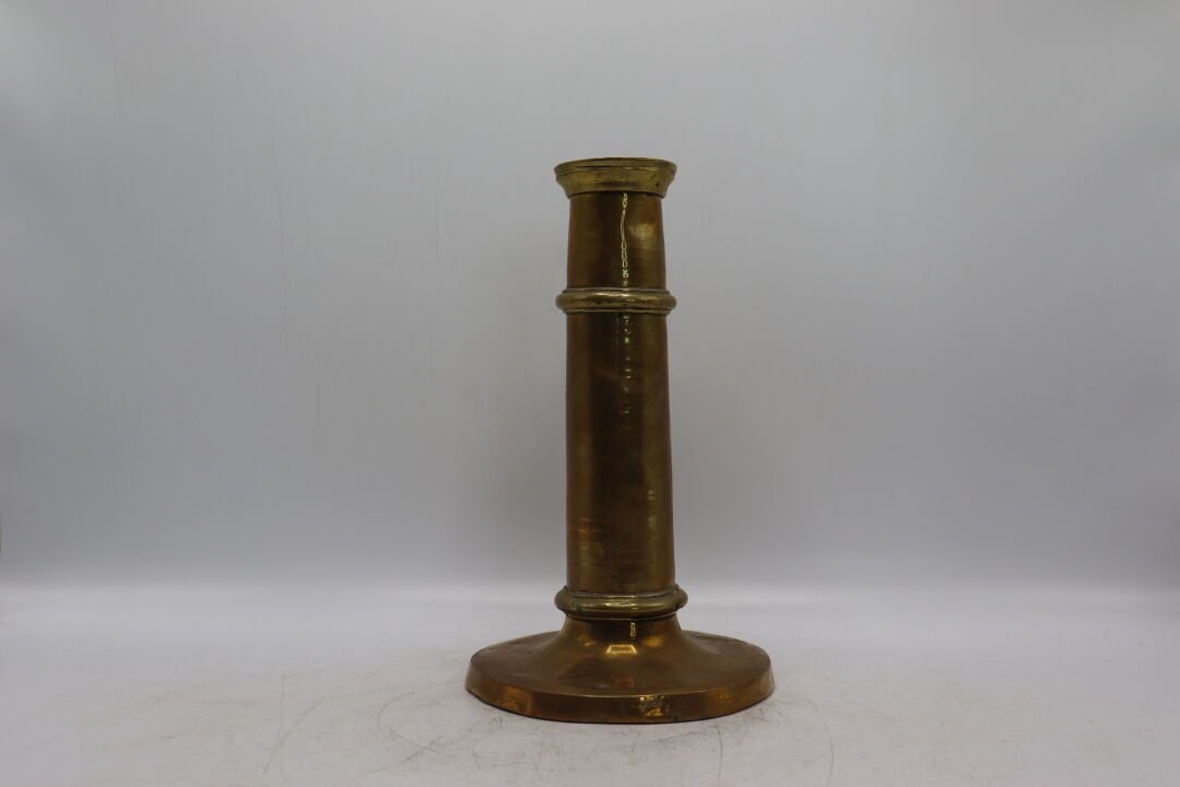 Null Candlestick in copperware. Central shaft with two rings, circular base. Wor&hellip;