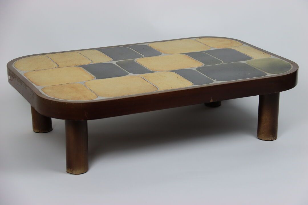 Null Roger CAPRON (1922-2006). Table basse de forme ovale, à plateau en céramiqu&hellip;