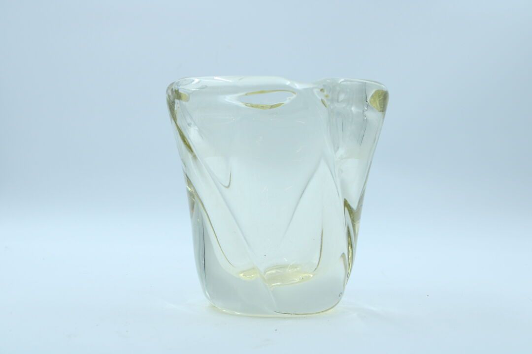 Null DAUM NANCY. Vase aus gelb gefärbtem, transluzentem Kristall. Signiert "Daum&hellip;