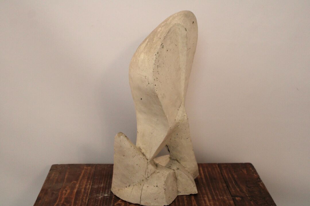 Null 保罗-路易-博洛特（1918-2003）。 抽象的石膏雕塑。 高度：50.5厘米。 背面有缺损。