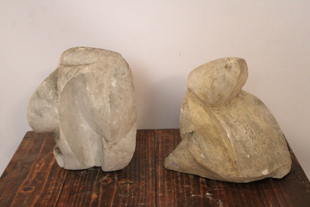 Null 保罗-路易-博洛特（1918-2003）。 两件抽象的石膏雕塑的重聚。 高度：26厘米和27.5厘米。