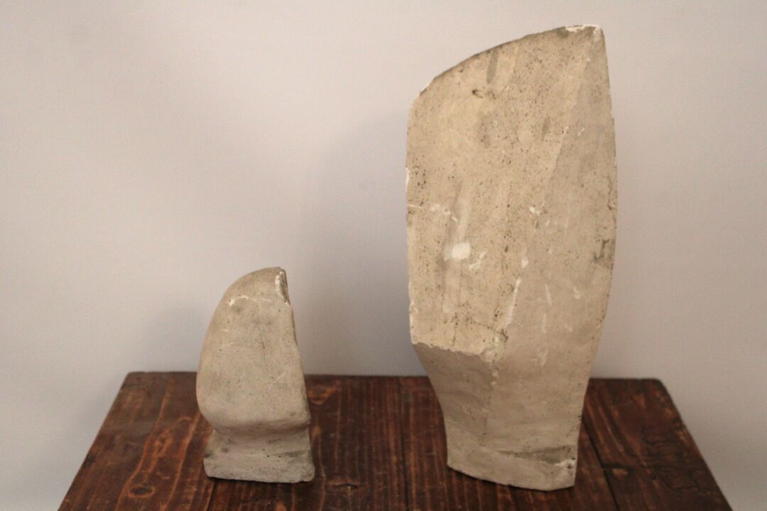 Null 保罗-路易-博洛特（1918-2003）。 两个抽象的石膏雕塑的重逢。 总高度：46厘米和22厘米。